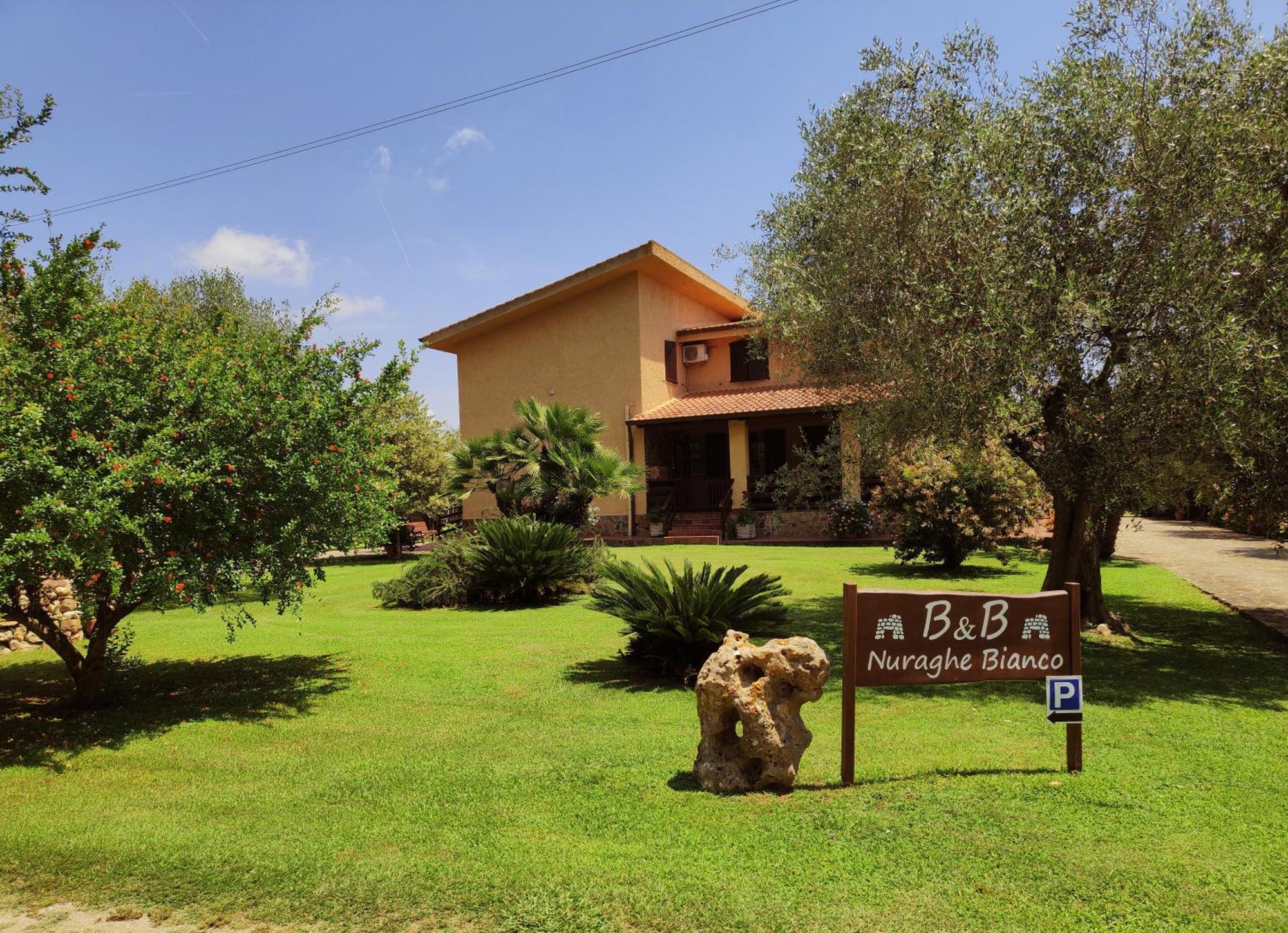 Nuraghe Bianco Bed & Breakfast Santa Maria la Palma Exterior photo